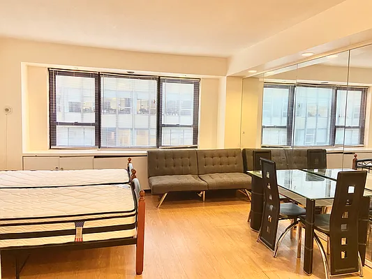 Rented by E Realty International Corp | media 27