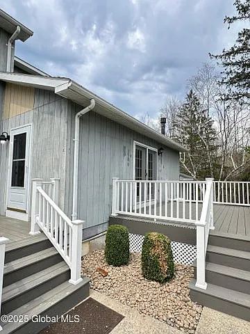 2 bed, 1400 sqft, $2,000 — Photo 2