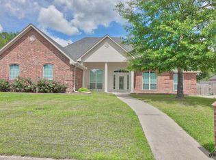 1923 Old Oak Dr, Tyler, TX 75703