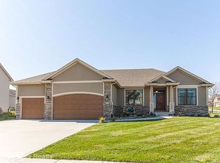 6626 Hampton Ct, Johnston, IA 50131