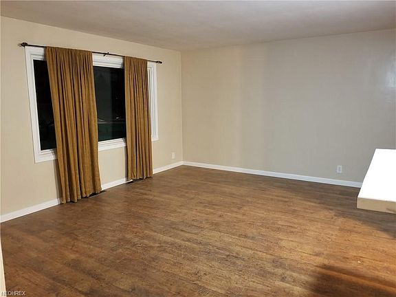 2nd image of 215 S Inglewood Ave