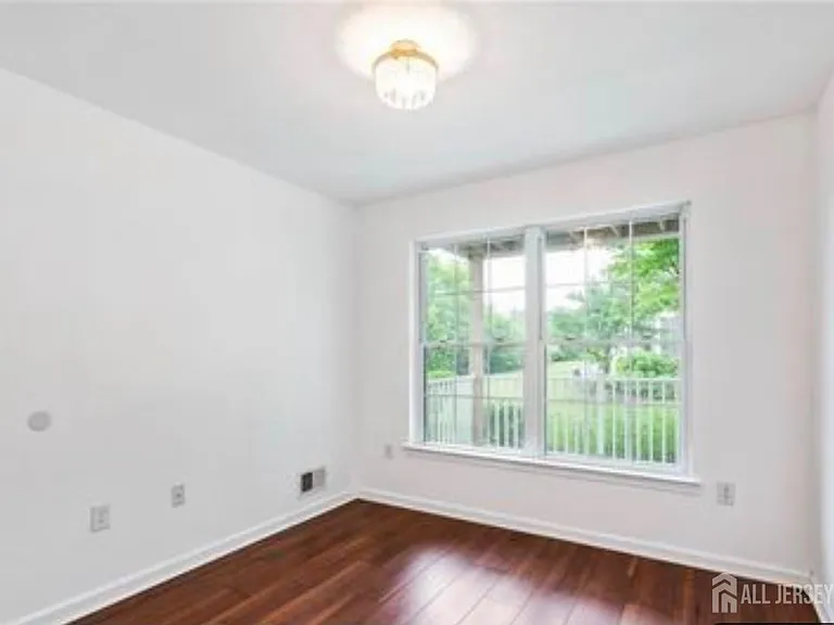 106 Chariot Ct — Photo 13