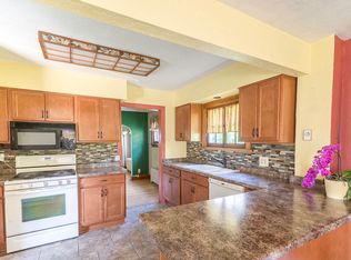 3411 W Lynndale Ave, Greenfield, WI 53221