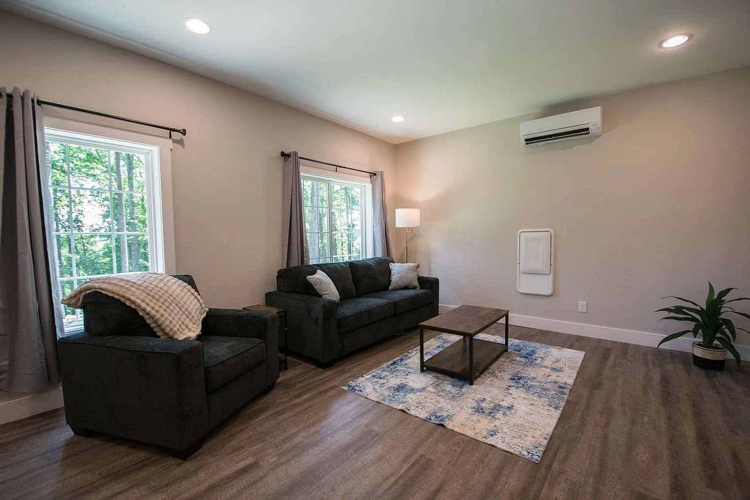 1 bed, 1.0 bath, 796 sqft, $2,472 — Photo 2