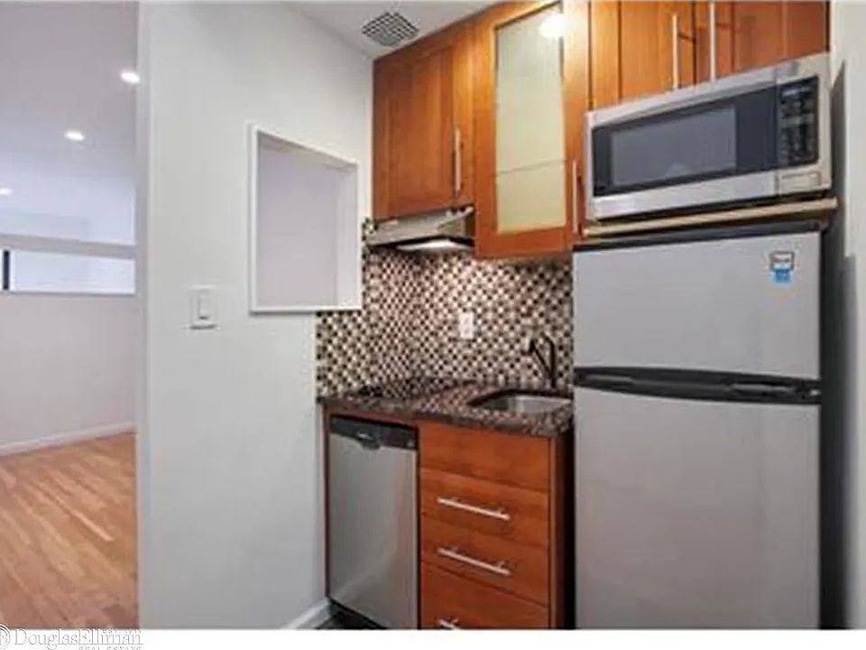 1st image of 230 E 52nd St APT 3D