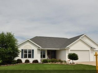 1415 Karen Ct, New London, WI 54961