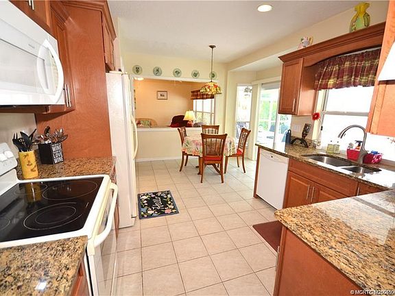 4th image of 753 NW Waterlily Pl