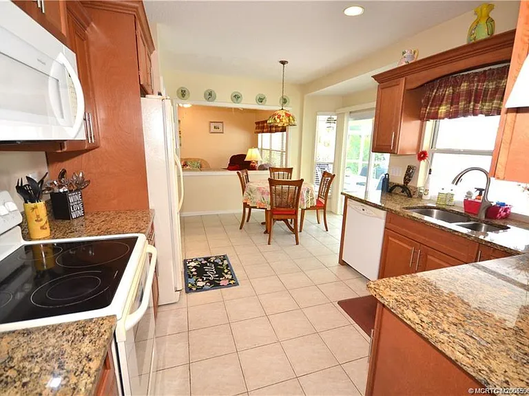 753 NW Waterlily Pl — Photo 4