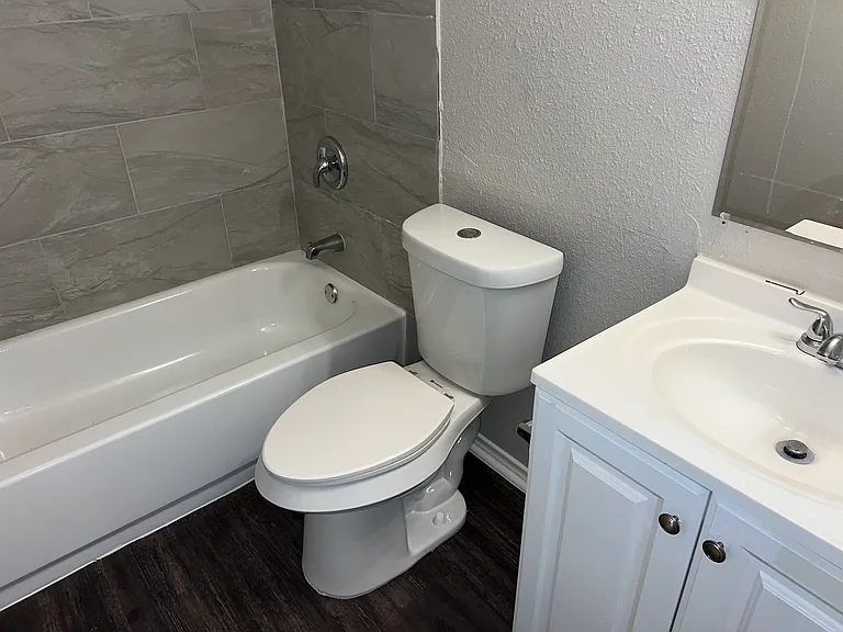 2911 Lakebriar St — Photo 17