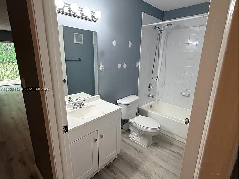 15741 SW 137th Ave #204 — Photo 4