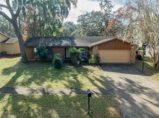 9607 Woodland Ridge Dr, Temple Terrace, FL 33637