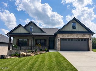737 Hunts Terrace Dr, Kingsport, TN 37663