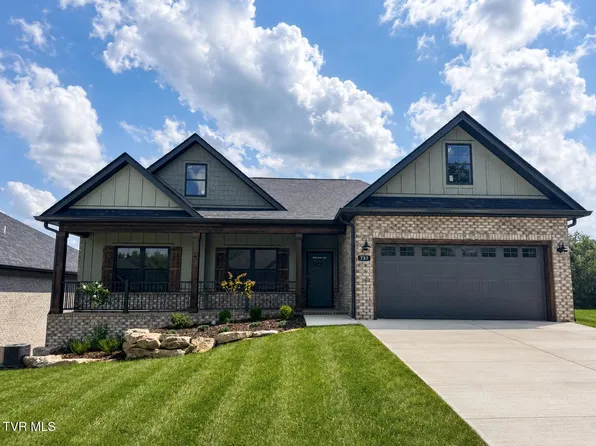 737 Hunts Terrace Dr, Kingsport, TN 37663