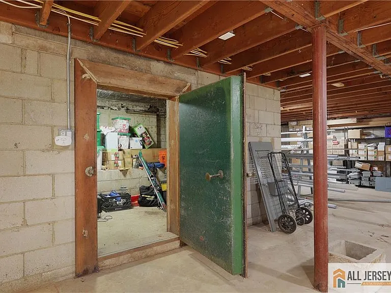 215 Washington Rd — Photo 29