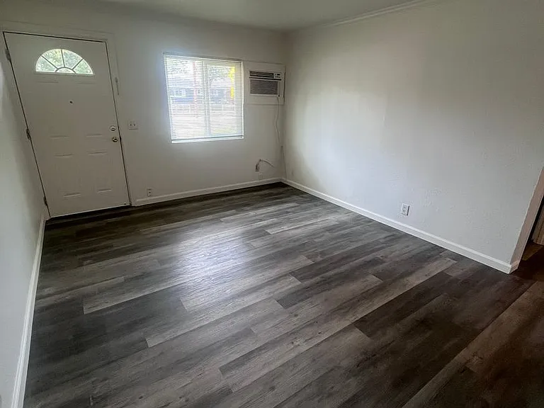 5128 Robertson Ave — Photo 5