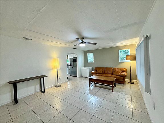 2nd image of 716 NE 11th Avenue