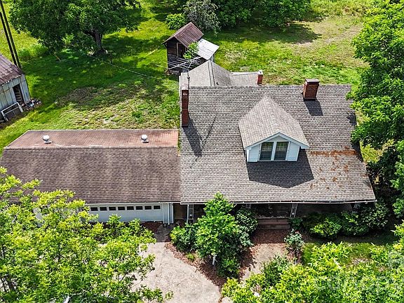2nd image of 2618 Oakview Dr SW