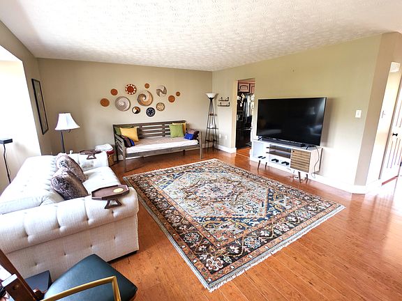 4th image of 5009 Foxwood Ct