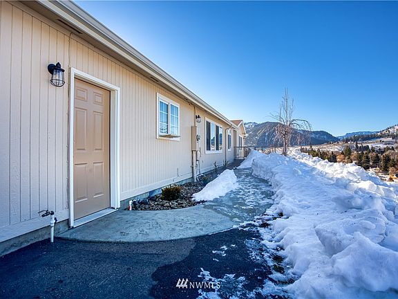 Stamped concrete walkway 