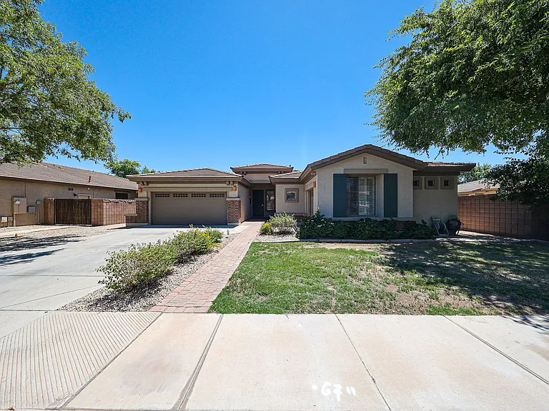 445 W Seagull Dr — Photo 1