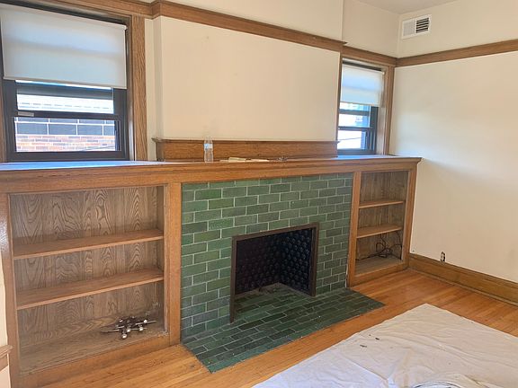2nd image of 1010 W Argyle St #2W
