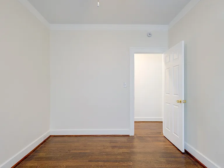 835 Allen St — Photo 9