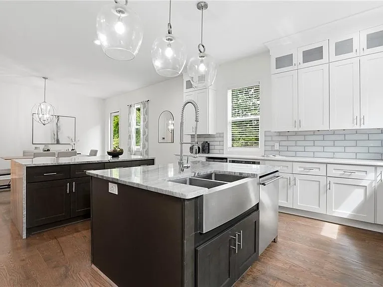 2415 Rugby Ave — Photo 10
