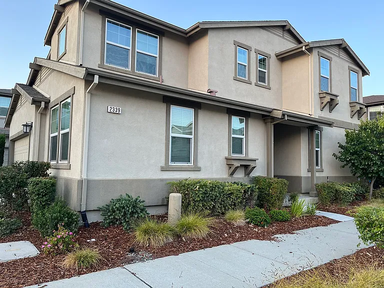 2339 Spitfire Way — Photo 3