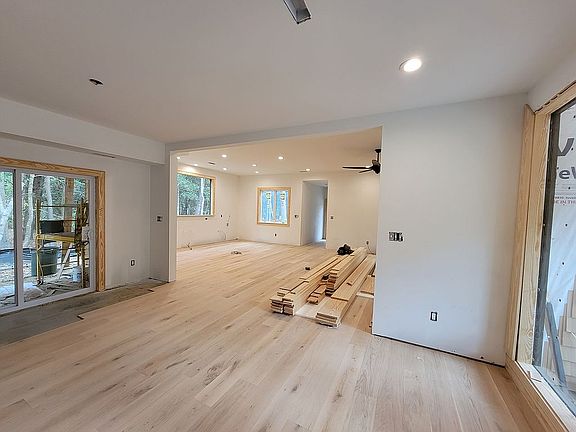 4th image of 2049 Sand Hill Dr