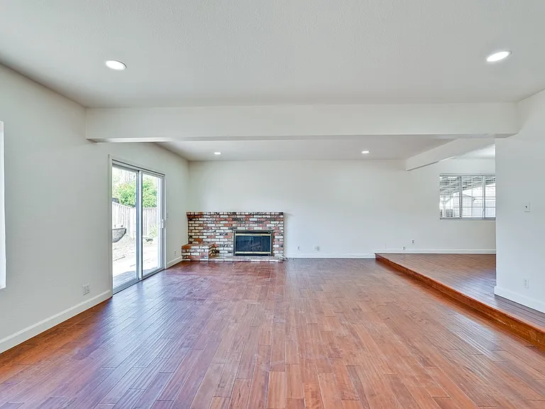 2023 Portsmouth Ct — Photo 5