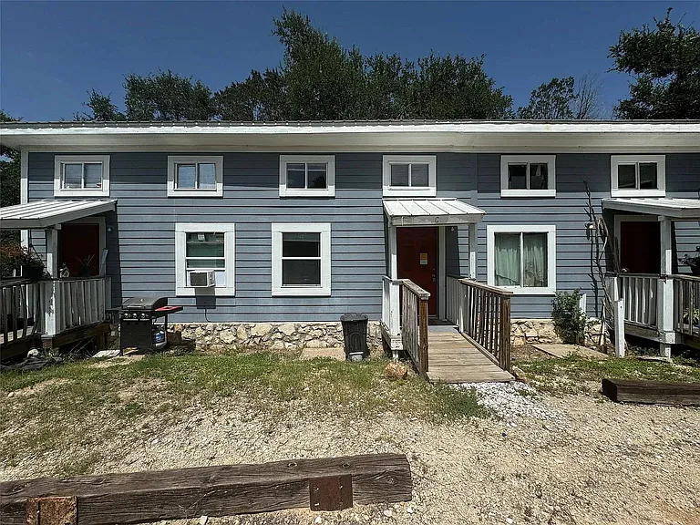 1108 W McCarty Ln #C — Photo 3