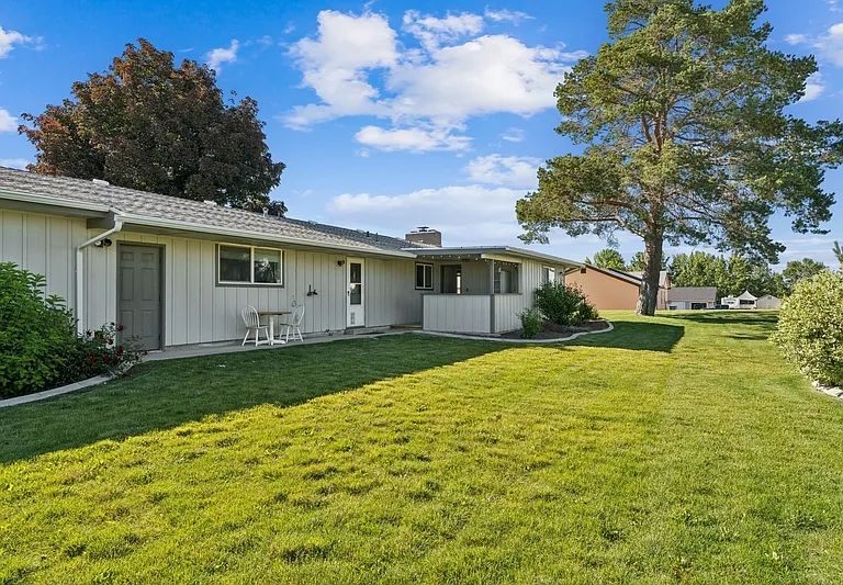 10996 Willis Rd — Photo 4