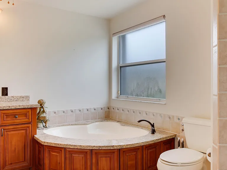2070 Chagall Cir — Photo 44