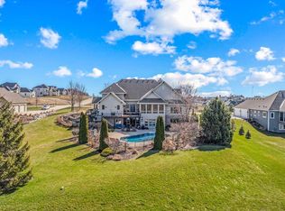 W263N6209 Ridge Dr, Lisbon, WI 53089