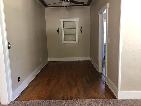 3rd image of 102 N Poplar St