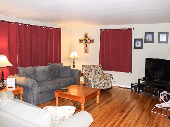 2nd image of 61 Japonica Dr