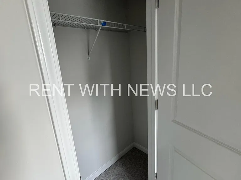 243 Paramount Dr — Photo 15