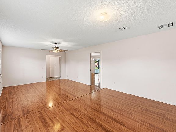 5th image of 2710 Dove Street