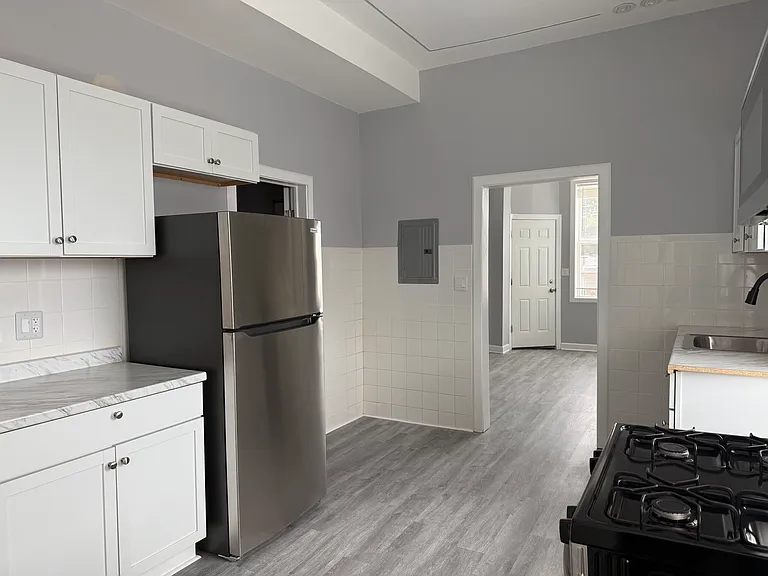 2429 W Division St #3R — Photo 1