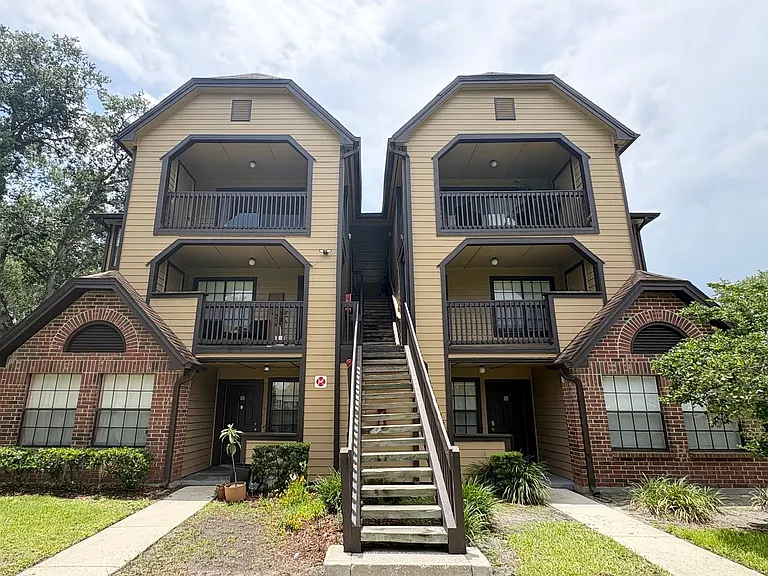 380 Lakepointe Dr #204 — Photo 2