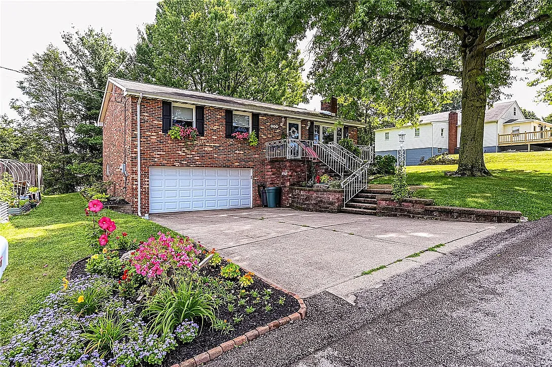 3 bed, 2.5 bath, 1800 sqft, $2,200 — Photo 2