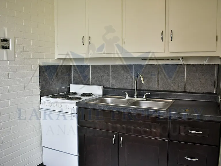 305 S 10th St #15 — Photo 6