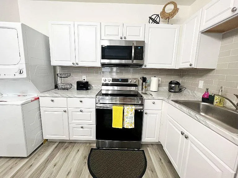 203 N Village St #B — Photo 5