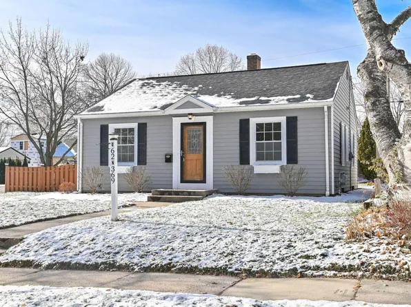 W62N369 Hanover AVENUE, Cedarburg, WI 53012