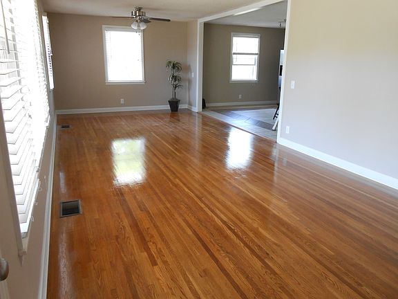 4th image of 721 Vanoke Dr