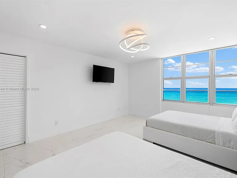 5151 Collins Ave #1527 — Photo 33