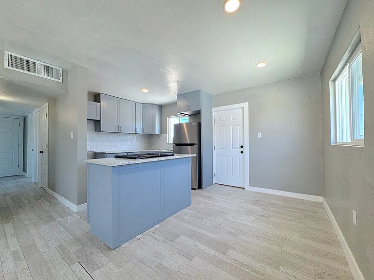 4918 Tetons Dr — Photo 6