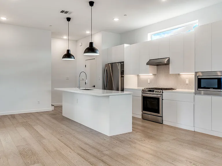1505 N Garrett Ave #105 — Photo 3