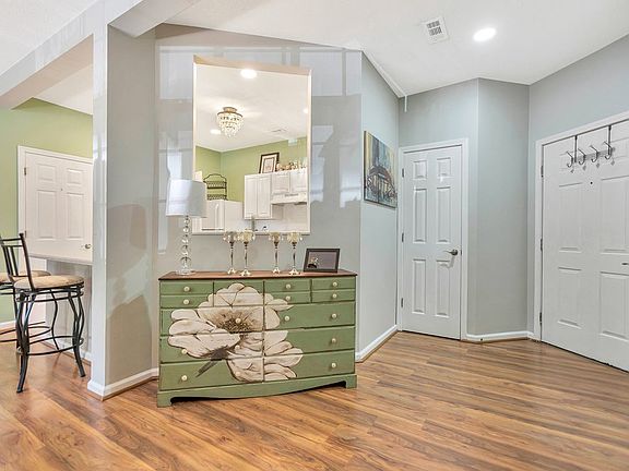 4th image of 160 Wexford Dr Unit 202