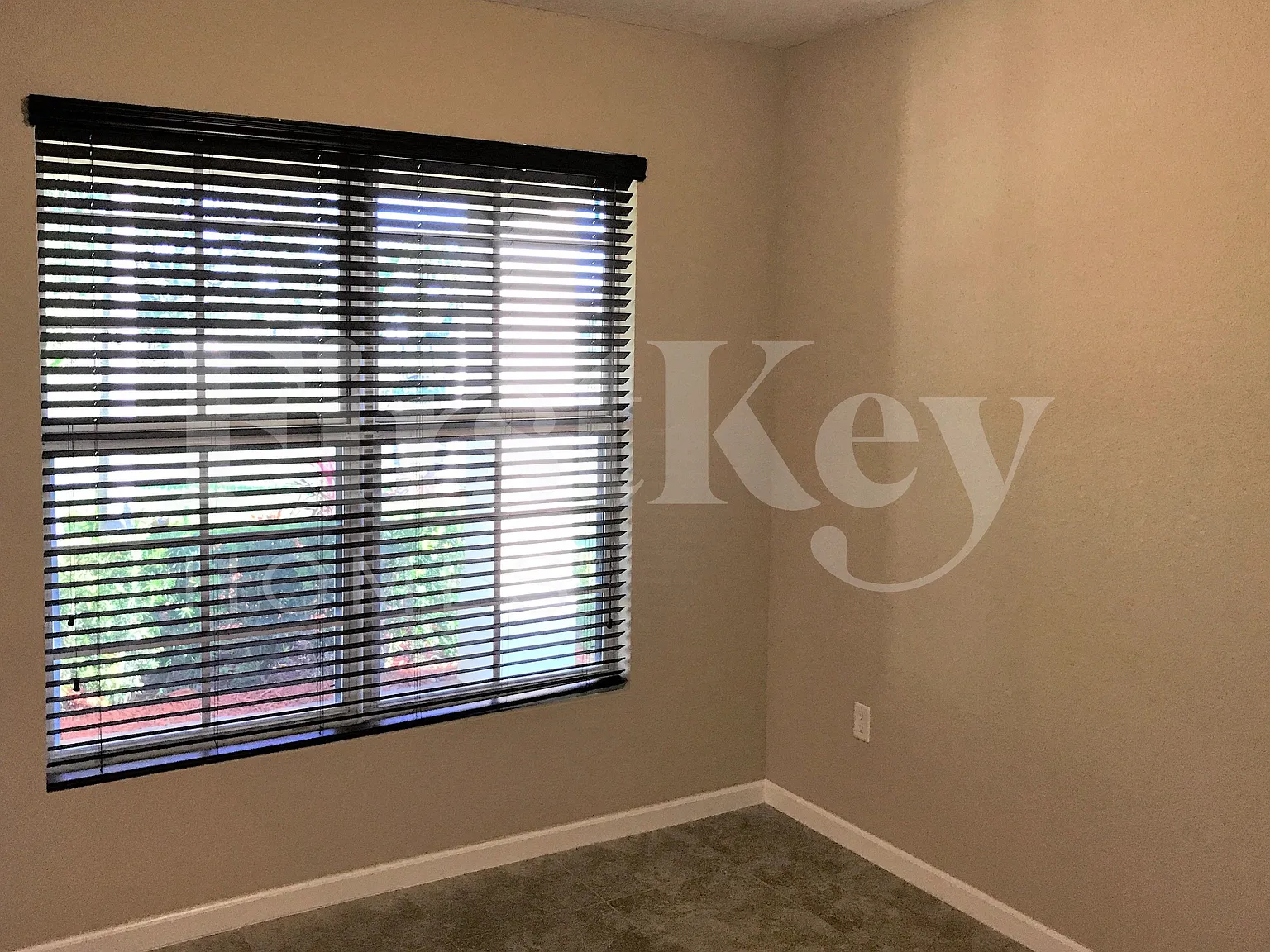 5 bed, 3.0 bath, 2837 sqft, $4,530 — Photo 4